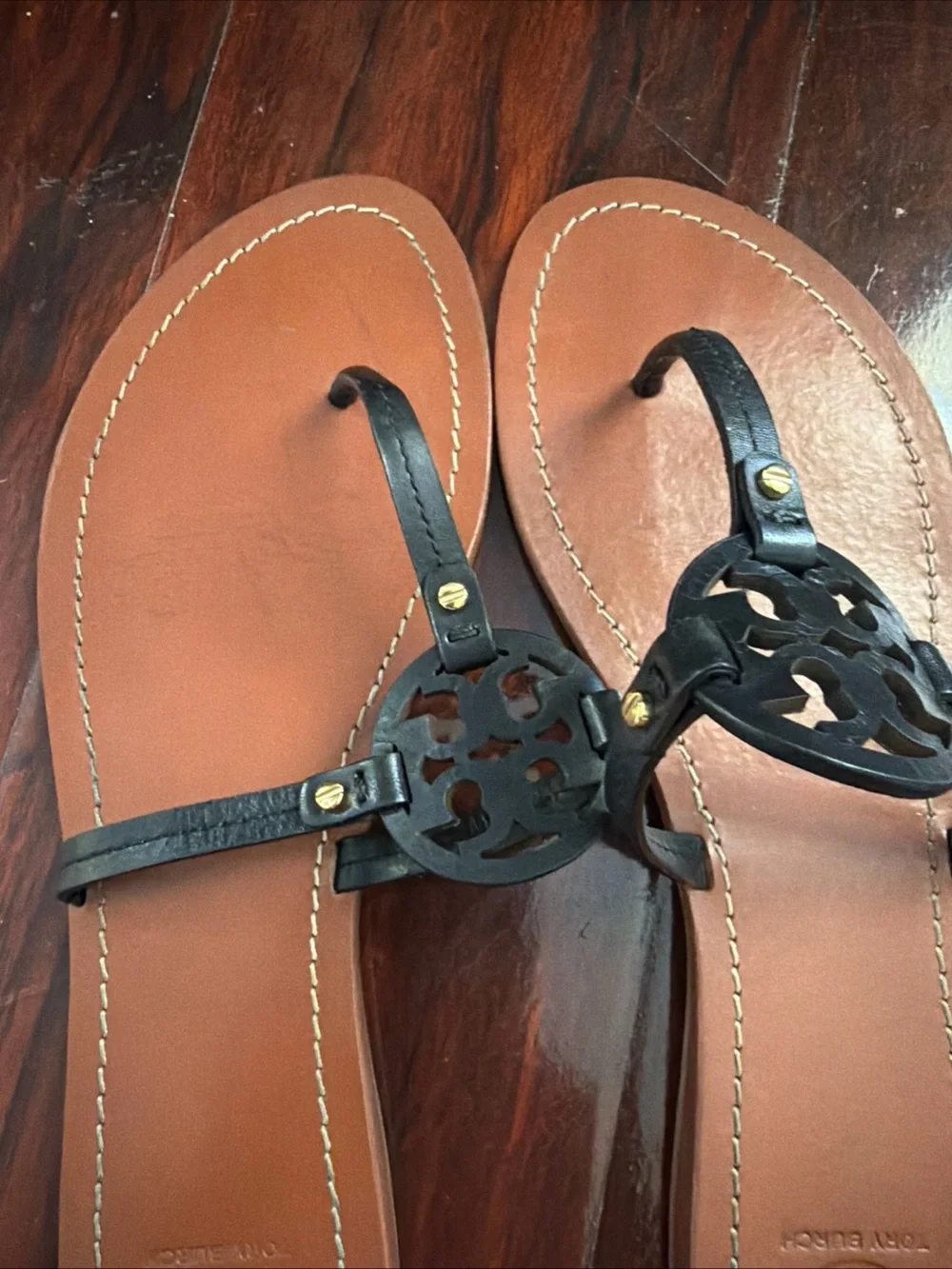 Tory Burch slip on Gabriel flat thong black leather logo signature size 10.5